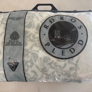 Made in Norway Reversable Wool Blanket - Cream and Green